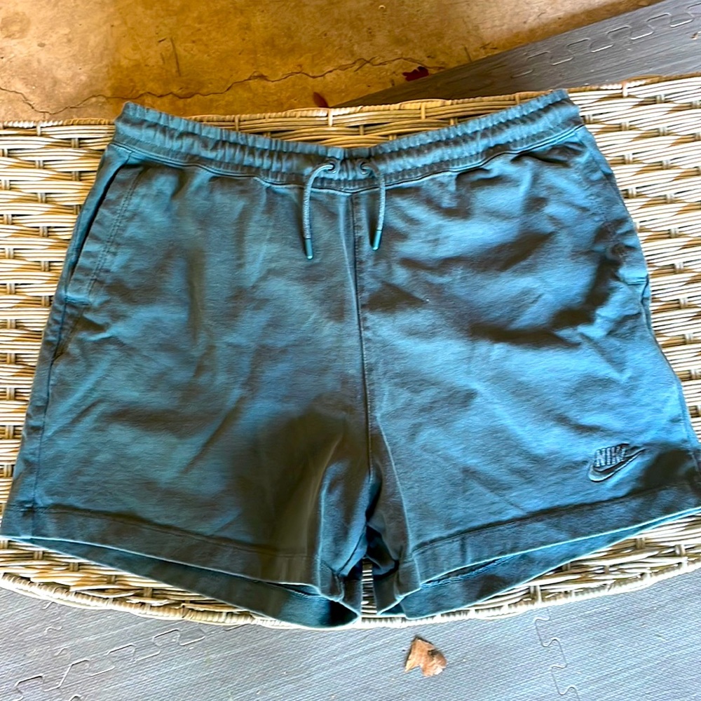 Nike Shorts - L